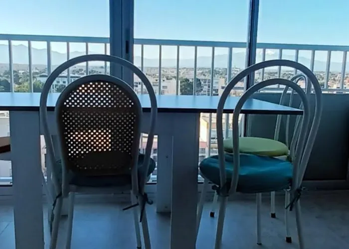 Au Nautilus Studio Au Port Avec Loggia Et Parking - Plage A 50 M