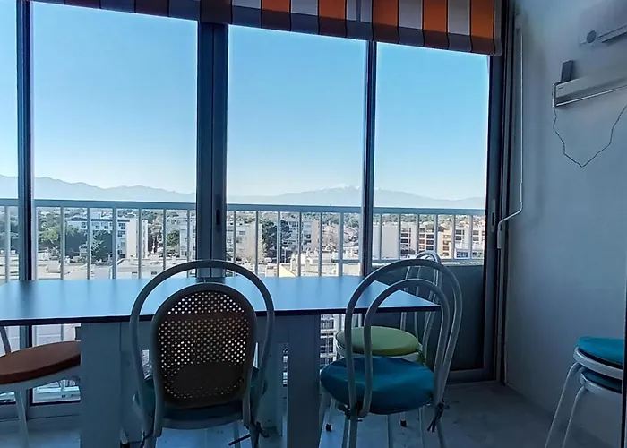 Au Nautilus Studio Au Port Avec Loggia Et Parking - Plage A 50 M