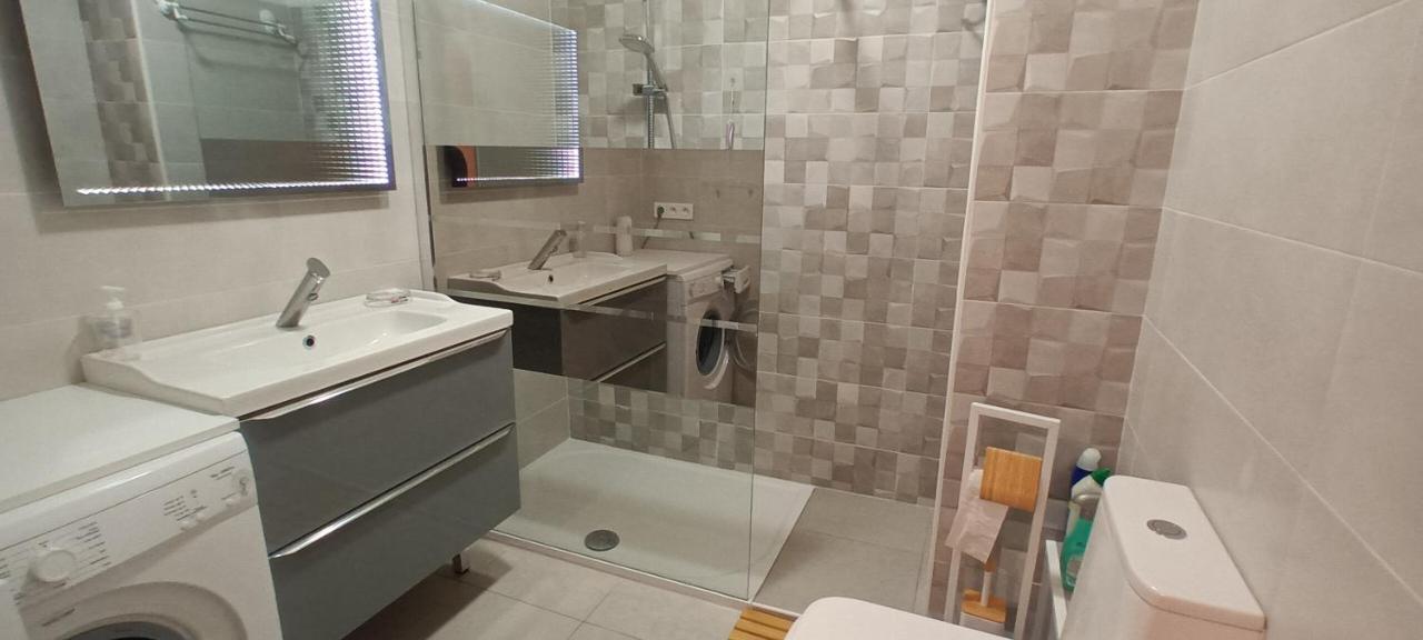 Apartment Au Nautilus Au Port Avec Loggia Et Parking - A 50 M